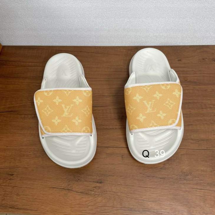 Picture of Louis Vuitton Slippers _SKULVsz39-45FF0902253